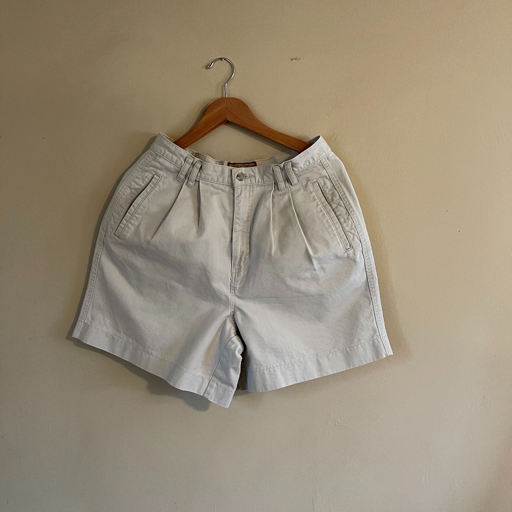 vintage JG Hook tan pleated 100% cotton shorts, size 12